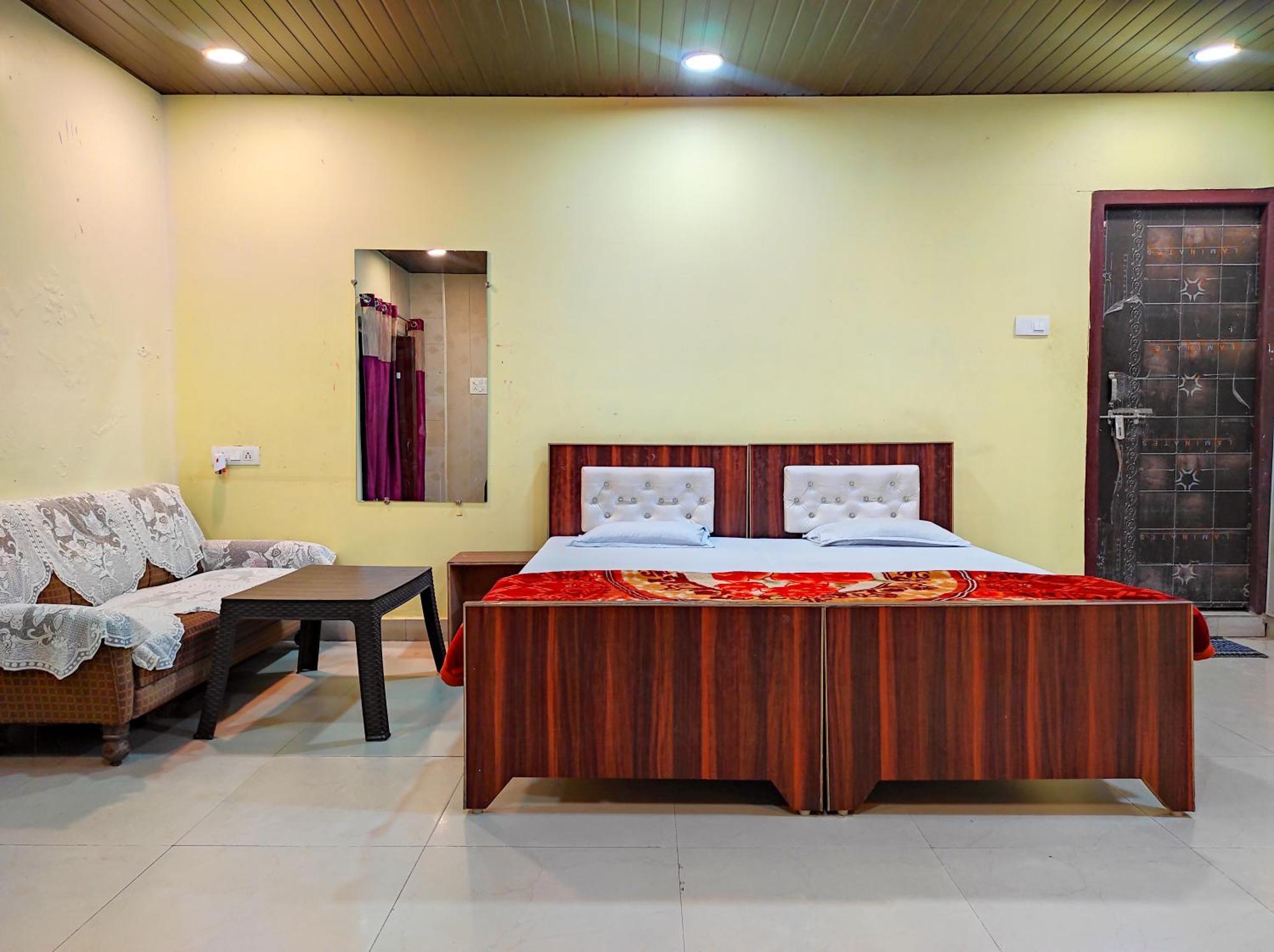 Ld Guest House, Ayodhya Room photo